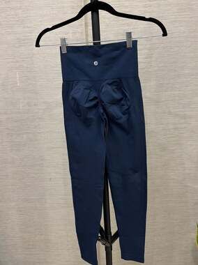 NWT* Halara Seamless Flow High Waisted Scrunch Butt Lifting Leggings in Navy